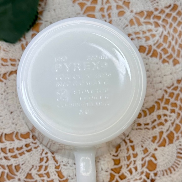 Vintage Pyrex Green Flower Mugs Set of 3 - Picture 4 of 7